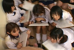CFNM Japanese schoolgirls paint cock