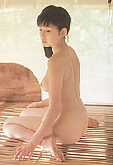 Naked Koyuki Matsumoto sits seiza style