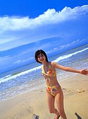 Minori Aoi gambols around an empty beach